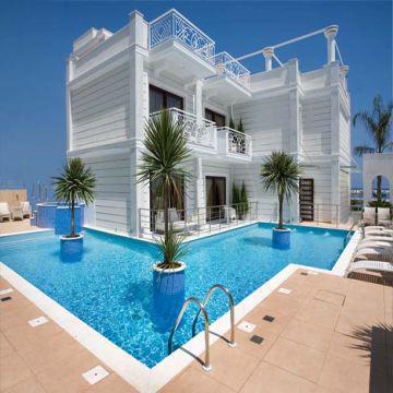 Royal Palace Resort & Spa Hotel
