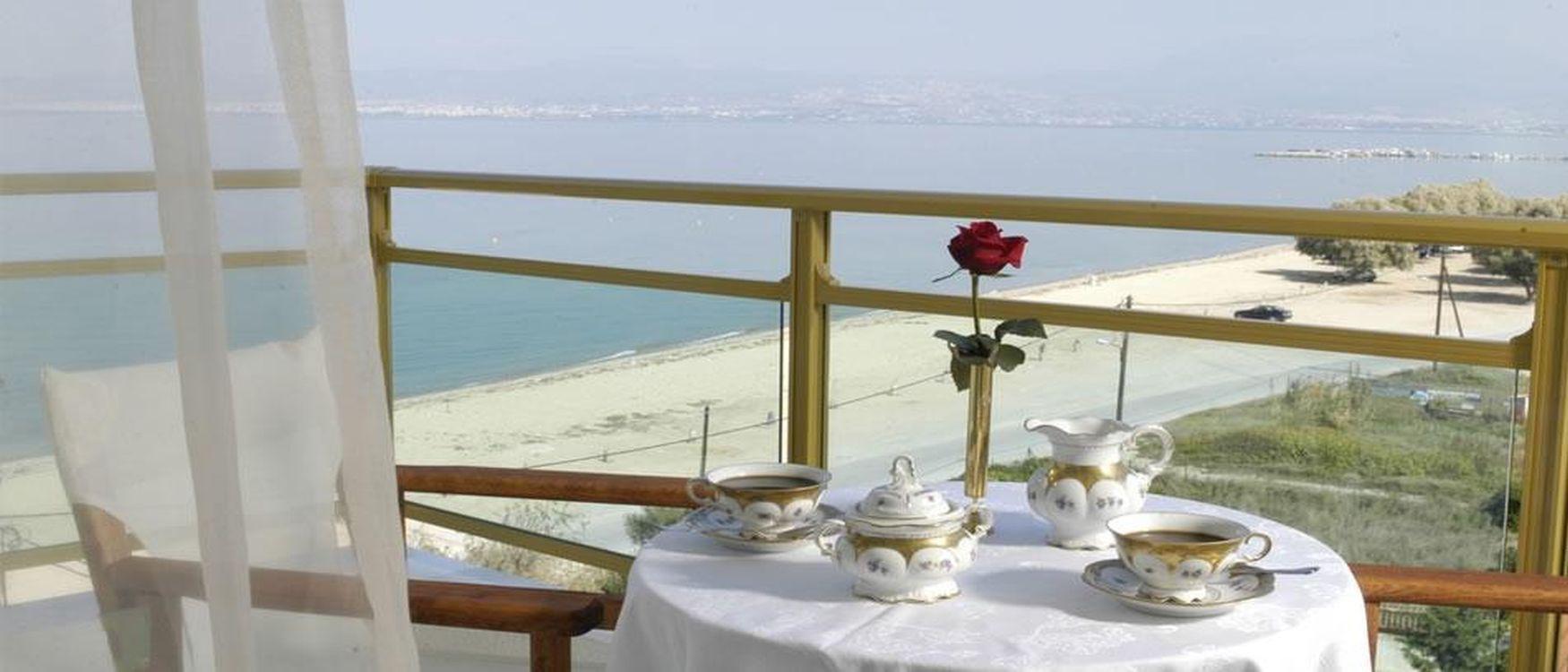 Santa Beach Hotel