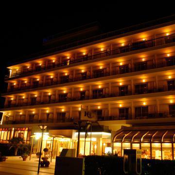Santa Beach Hotel