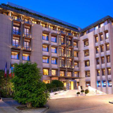 Lazart Hotel