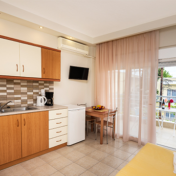 Eleni Apartments 4 Seasons