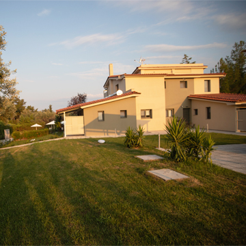 8 Boutique Suites