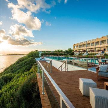 Niforeika Beach Hotel & Bungalows